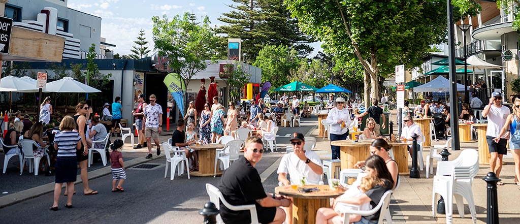 Mandurah street scene with people eating and enjoying outdoors